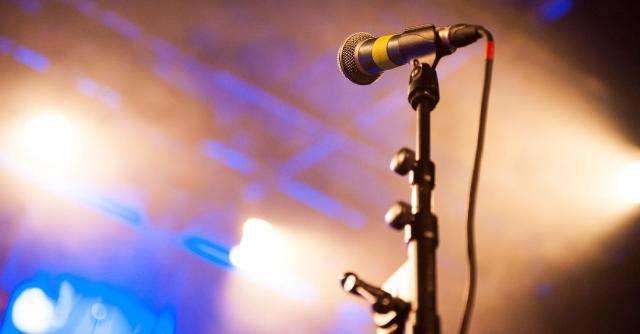 Gjakovë: Kishte shkuar në muzikë live, rrëzohet duke ikur nga policia dhe lëndon boshtin