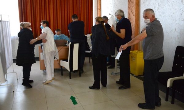 Lista e qytetarëve që do ta marrin dozën e dytë të vaksinës sot