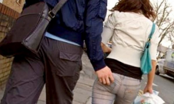 Ngacmohet seksualisht një grua në Fushë-Kosovë