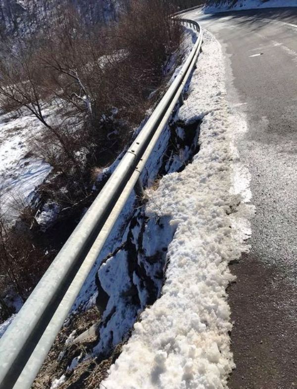 Podujevasit rrezikohen nga shembja e një rrugë në Dovrisht