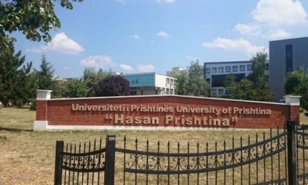 Viti i ri akademik pritet të jetë pa pagesë për studentët, ekspertët e quajnë vendim populist