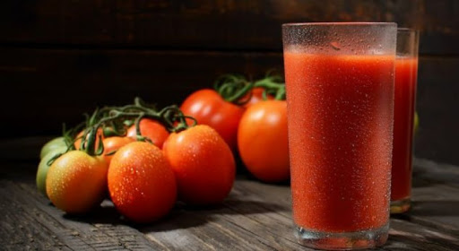 Nga kockat tek eliminimi i qelizave kancerogjene, ja përse duhet të pini lëng domateje