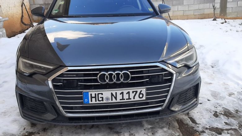 Mërgimtarit i vidhet vetura në Komoran