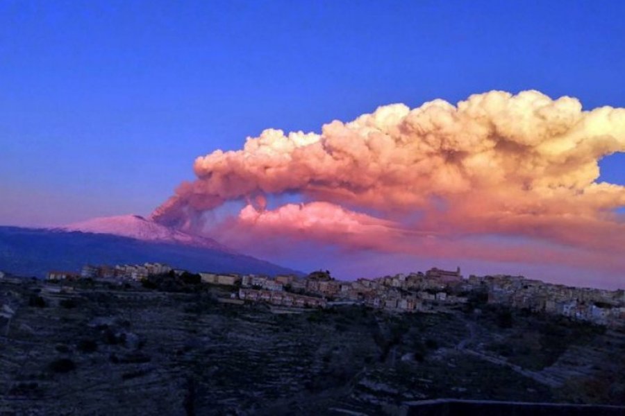 Shpërthen vullkani Etna në Itali, pezullohen fluturimet në aeroporte