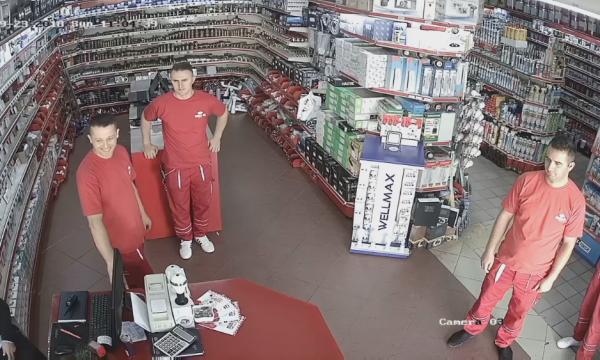 Familja e dorasit u premtoi dy banesa për të hequr dorë nga dëshmia