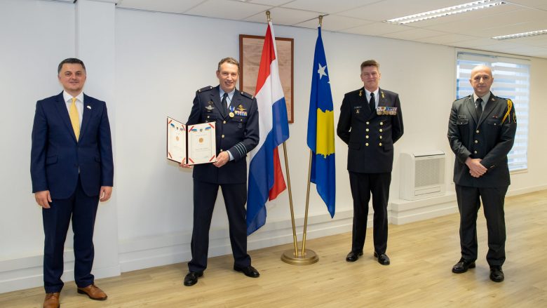 Bombardoi Serbinë para 22 viteve, Kosova nderon pilotin holandez
