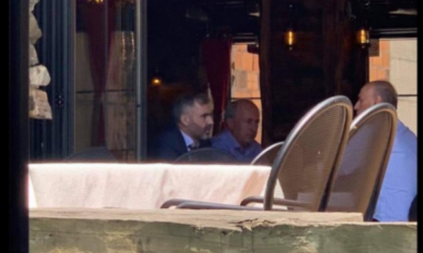 Menaxheri i lokalit flet për kohën kur u takuan Besnik Berisha dhe Agron Uka