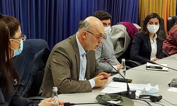 Rexhaj propozon pushimin njëjavor për nxënësit e shkollave