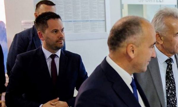 Drejtori i Gazmend Muhaxherit përkrahë Lumir Abdixhikun për kryetar të LDK’së