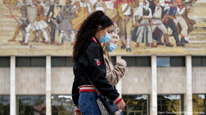 Shpresa tek vaksinat: Rëndim i situatës së pandemisë në Shqipëri