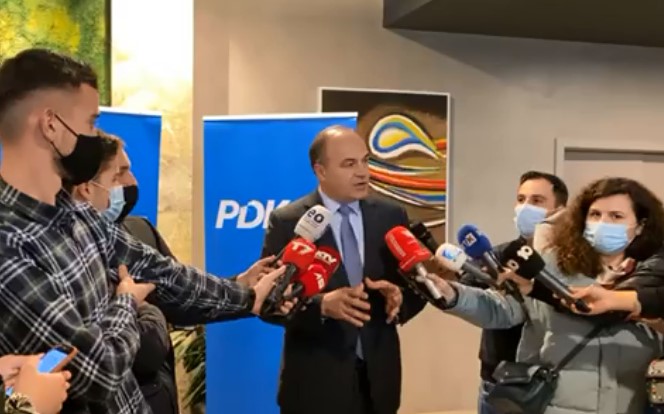 Hoxhaj thotë se LDK u bë pjesë e Qeverisë, PDK mbetet opozita besnike