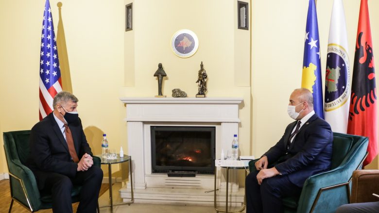 Ambasadori amerikan takon Haradinajn, bisedojnë për zhvillimet e reja politike në vend