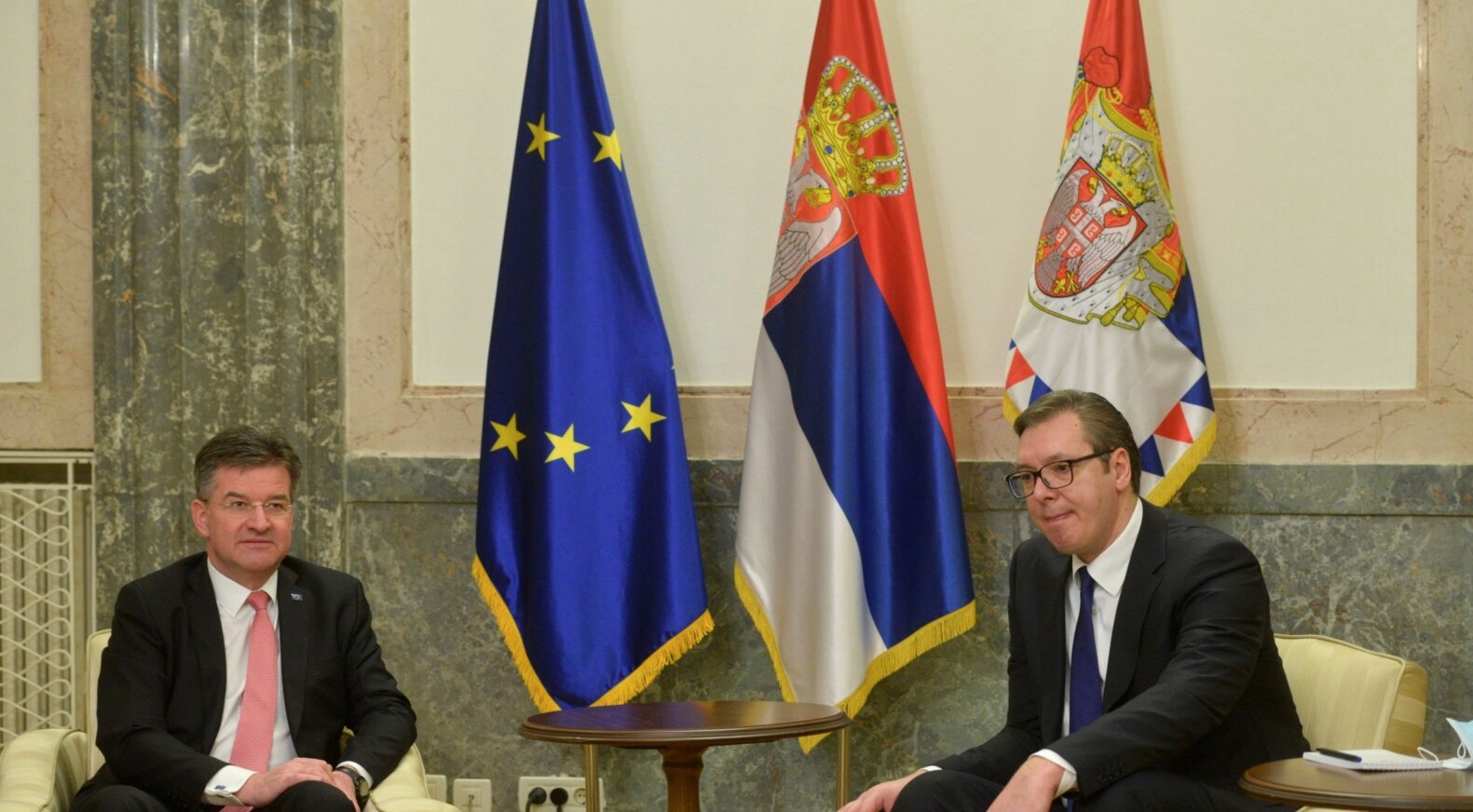 Vuçiq pas takimit me Lajçakun: Serbia, gati për dialog