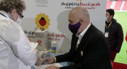 Edi Rama e thërret në telefon mjekun kosovar: Hajdeni merrni vaksinat