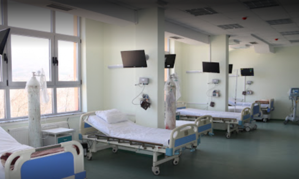 Pacientëve në Spitalin e Mitrovicës u servohet ushqim rreptësisht i ndaluar
