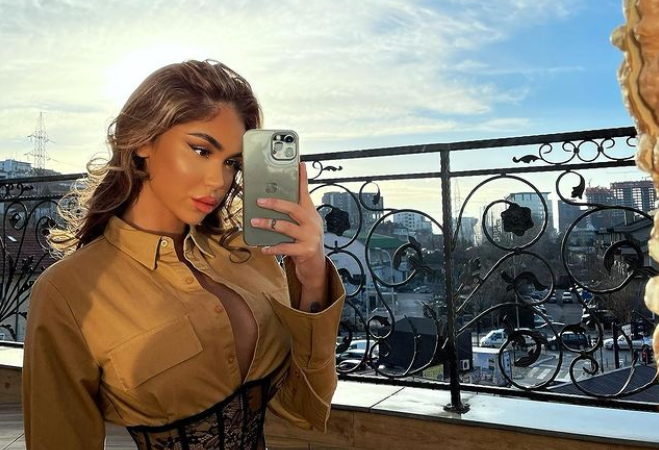 Arta Nitaj falemderon fansat, modelja arrin 300 mijë ndjekës në Instagram