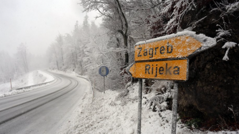 Bora e bllokon Kroacinë: Kolona në autostradë deri në dy kilometra