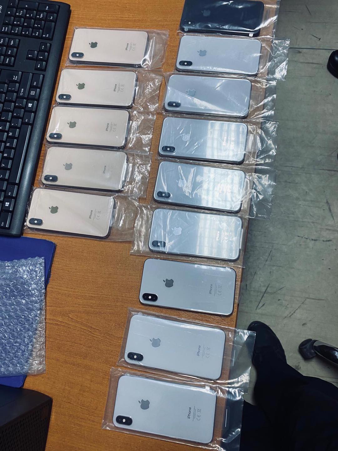 Konfiskohen 25 iphone në doganë