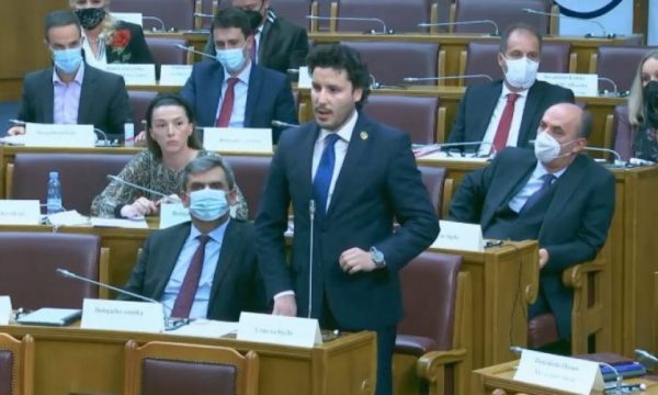 Dritan Abazoviq kërcënon serbët: Gati të iki nga qeveria e Malit të Zi!