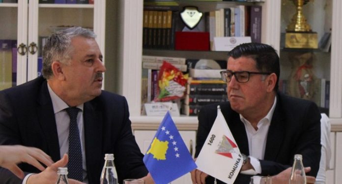 Djemtë e Agim Veliut dalin pro kandidaturës së Lutfi Hazirit