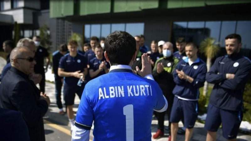 Kurti mesazh kombëtares së Kosovës në futboll: Mos lejoni asgjë të ju shpërqendrojë, na bëni krenar dhe ejani në shtëpi fitimtarë