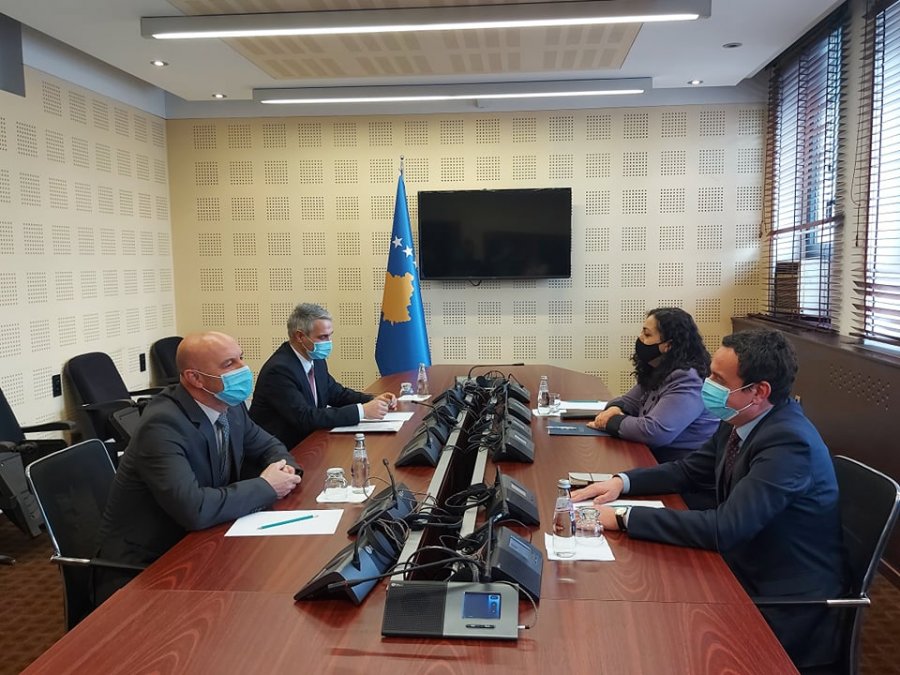 Kurti dhe Osmani vazhdojnë konsultimet, takohen me Adem Hoxhën