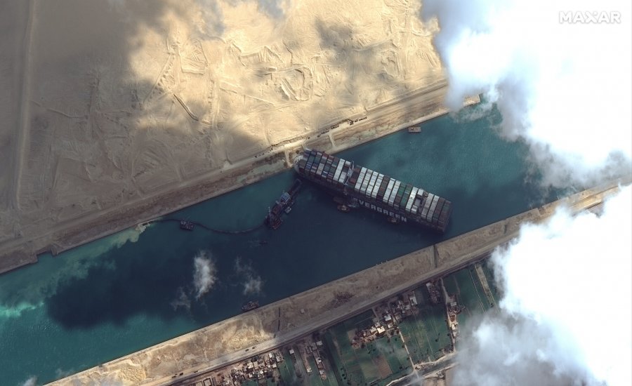 Pas pesë ditësh bllokim në Kanalin e Suezit, anija “Ever Givën” bën një lëvizje të lehtë