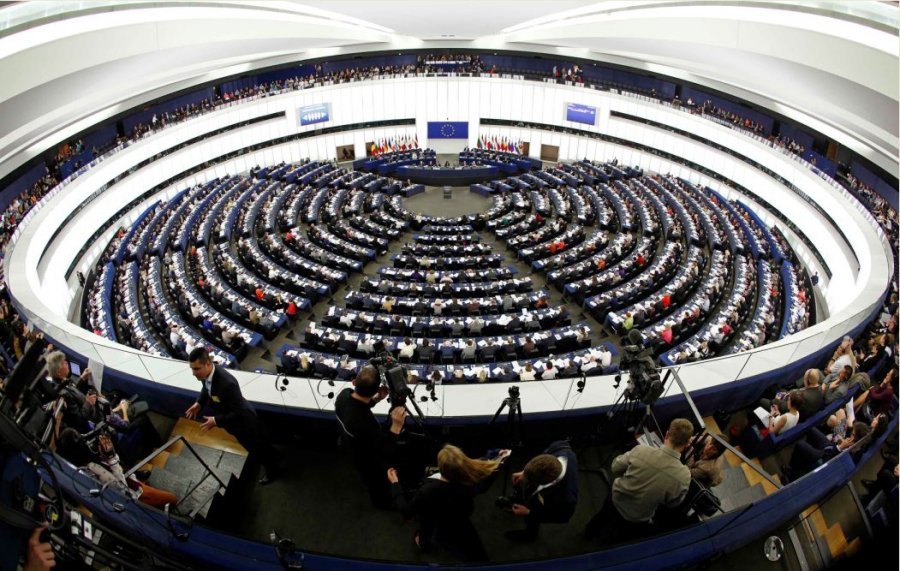 Shumica dërrmuese në PE votuan pro liberalizimit të vizave për Kosovën
