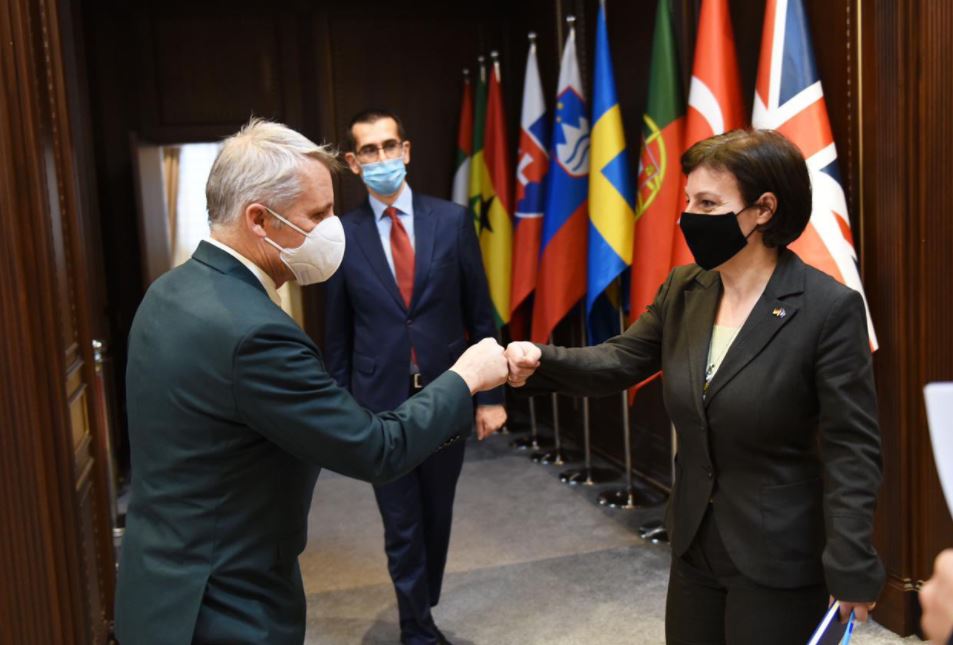 Ambasadori gjerman dhe Gërvalla bisedojnë për dialogun dhe bashkëpunimin mes dy vendeve