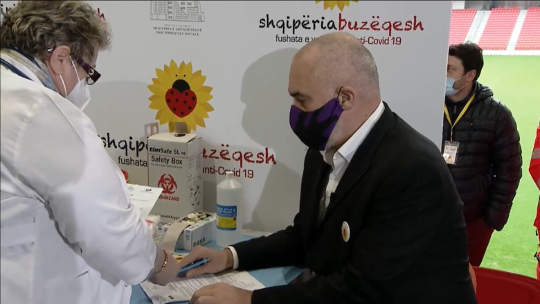Mbërrijnë në Shqipëri edhe 11,700 vaksina Pfizer