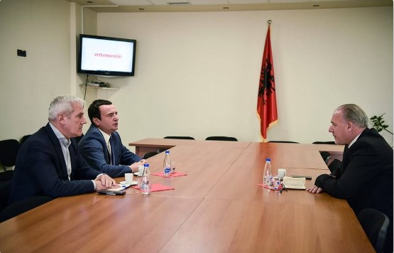 Disa orë para votimit të Qeverisë, Kurti siguron edhe dy votat e deputetëve turq që e kushtëzuan me Ministri