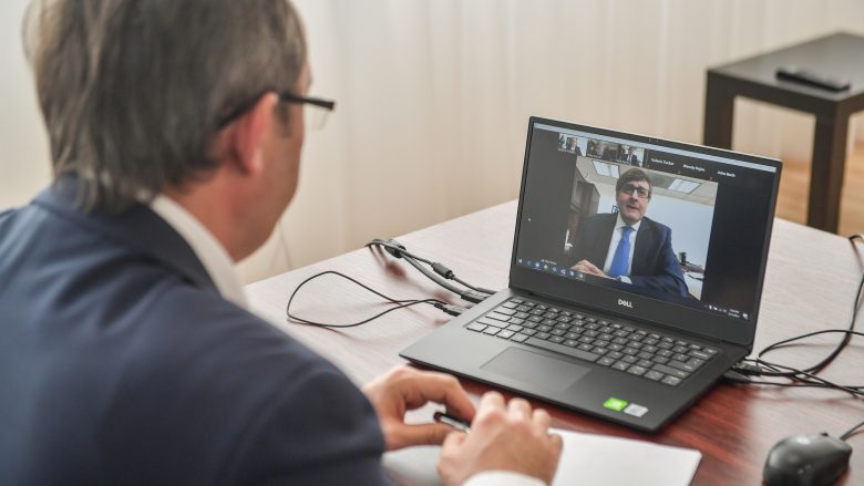 Hoti bisedon me Palmer për zhvillimet politike në vend