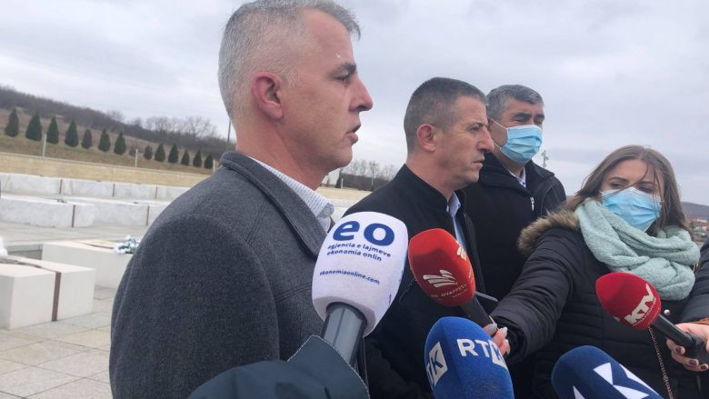 Klinaku: Institucionet shtetërore miratojnë Specialen, por s’merren me krimet serbe