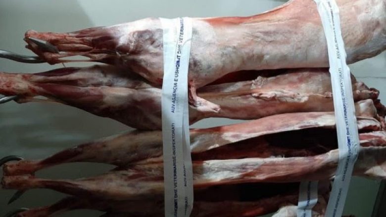 AUV konfiskon 300 kg mish në Pejë, bënin suxhuk e mish të terur në objekte joadekuate