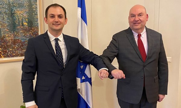 Pas hapjes së Ambasadës në Jerusalem, Qëndrim Gashi pritet në ambasadën e Izraelit në Paris