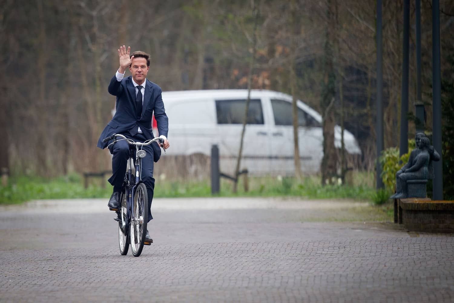 Rutte shpall fitoren në zgjedhjet në Holandë