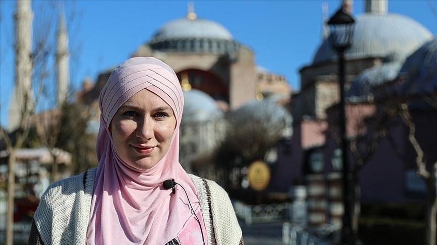 Britanikja pranoi islamin pas një udhëtimi në Turqi