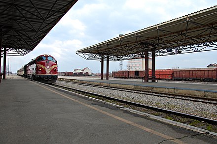 Një i lënduar pasi kamioneta goditet nga treni në Fushë-Kosovë