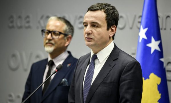 Zyra e Kryeministrin tregon se në cilën orë do t’i pranojnë sot vaksinat e para kundër COVID-19