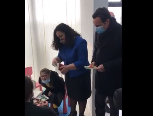 Kurti e Osmani vizitojnë fëmijët në Down Syndrome Kosova