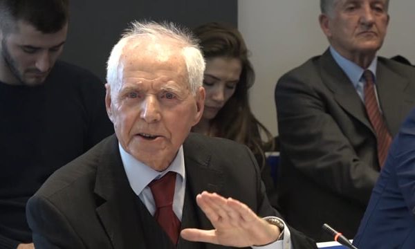 Osmani i shpreh ngushëllime familjes për vdekjen e profesorit Gruda