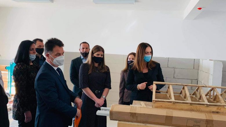 Nagavci viziton disa shkolla në Prishtinë, Pejë dhe Ferizaj – informohet për sfidat në përballje me pandeminë