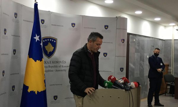 Gashi: Askush nuk guxon t’i shantazhoj deputetët e LDK-së