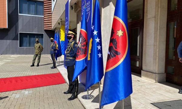 Flamuri i Kosovës dhe ai Dardan në ceremoninë e inaugurimit të Vjosa Osmanit si presidente