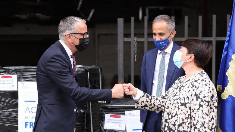 Ministria e Shëndetësisë pranon 15 mijë rapid teste për COVID-19
