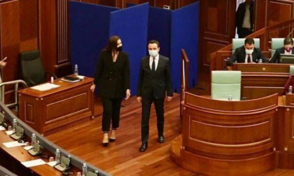 “Kurti bëri pazare me xhaxhain e Adelina Graincës”, deputetja reagon pas raportimeve