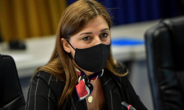 Haxhiu kërkon nga punëdhënësit të respektohet vendimi që gratë shtatzëna të lirohen nga puna