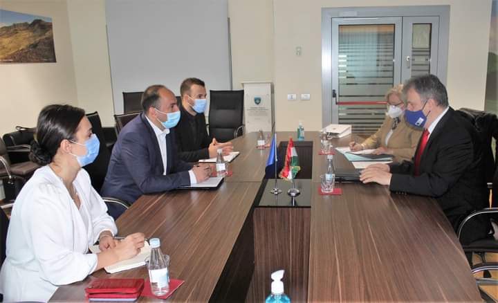 Ministri Liburn Aliu takoi ambasadorin e Hungarisë Bencze