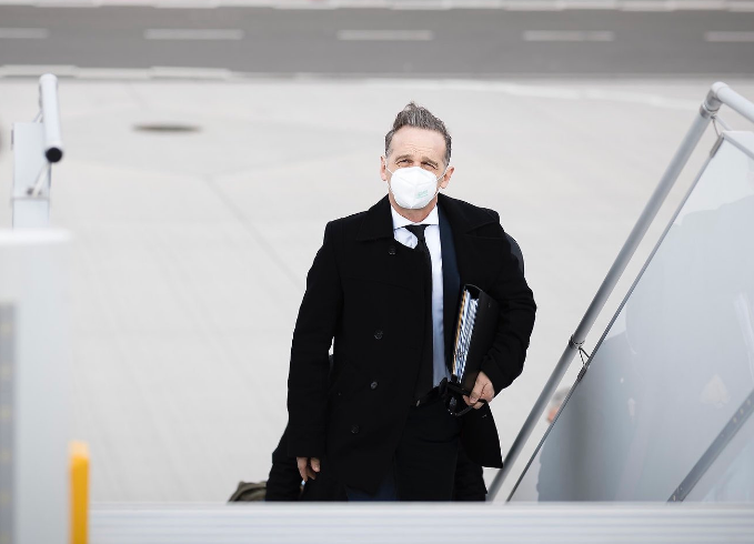 Ministri i Jashtëm i Gjermanisë e lidh vizitën në Prishtinë e Beograd me vaksinat