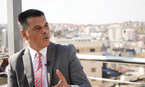 Kryeziu: VV në vend të reformës, solli kushërinjtë në administratë